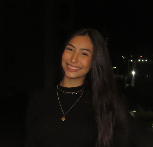 Foto da professora Ana Luiza